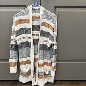 Pink Clover Textured Knit Sweater in Gray and Cream